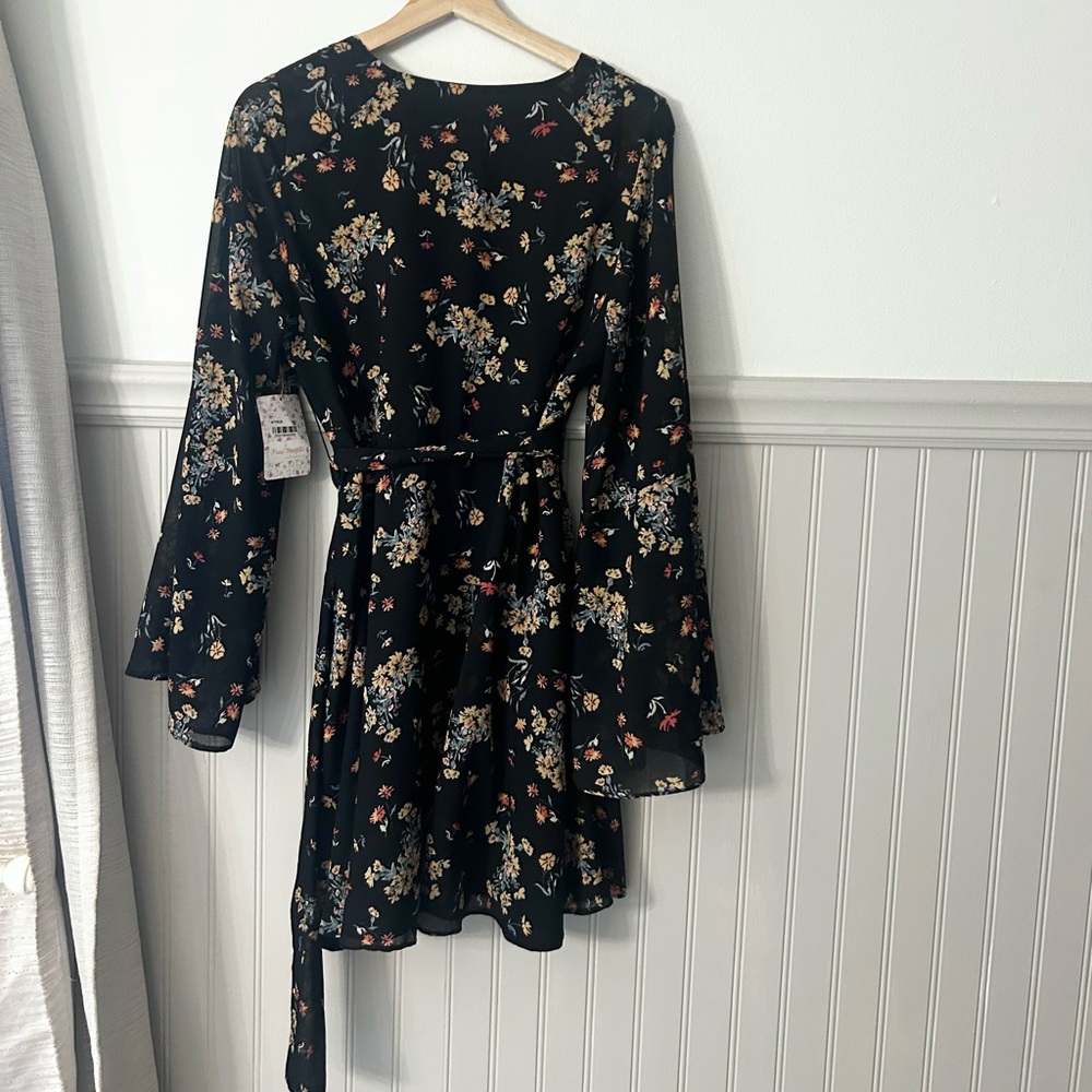 ⭐️ NEW Free People Lilou Floral Black Wrap Chiffon Mini Dress Medium Boho - Picture 6 of 6